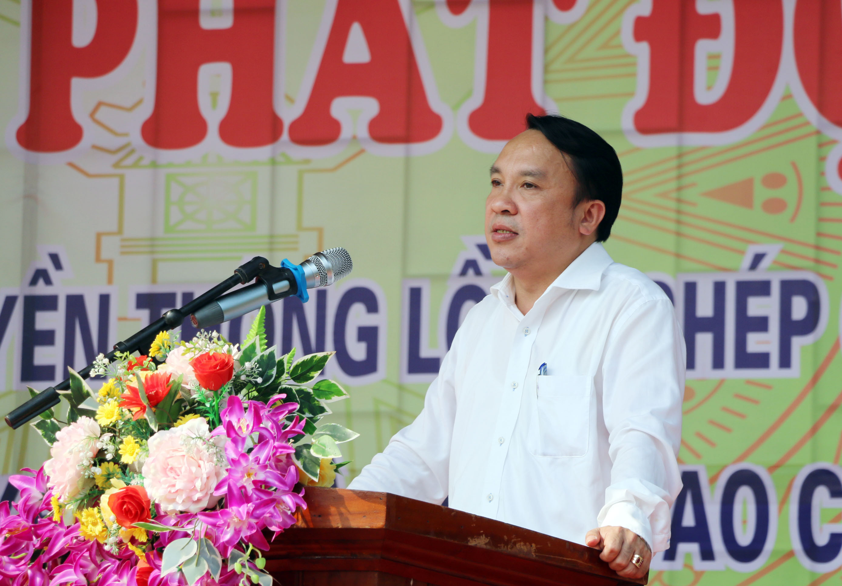 Đồng chí Dương Đình Chỉnh - Giám đốc Sở Y tế phát biểu tại lễ phát động. Ảnh: MH