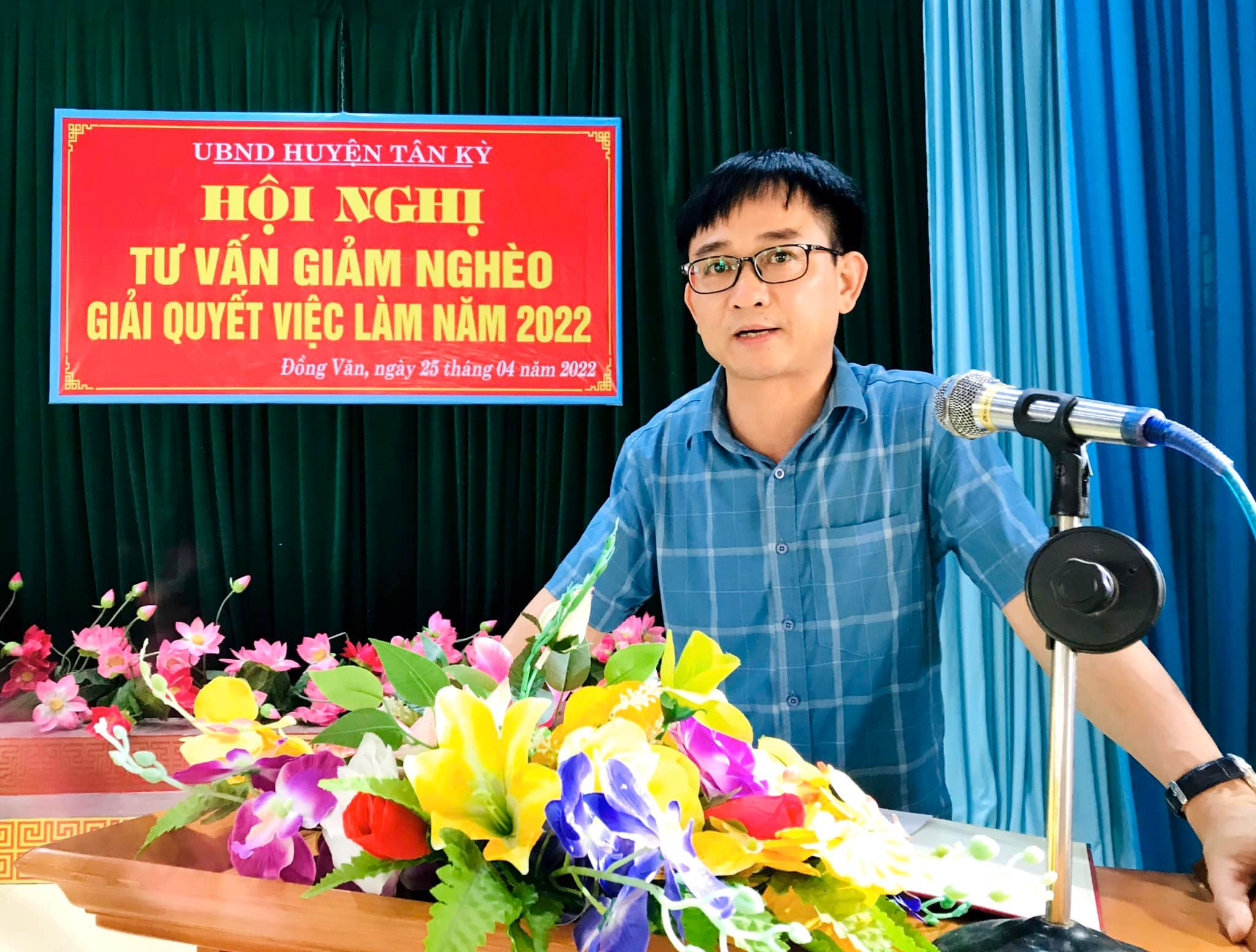Đồng chí Nguyễn Văn Thực, Phó chủ tịch UBND huyện Tân Kỳ phát biểu khai mạc và chỉ đạo
