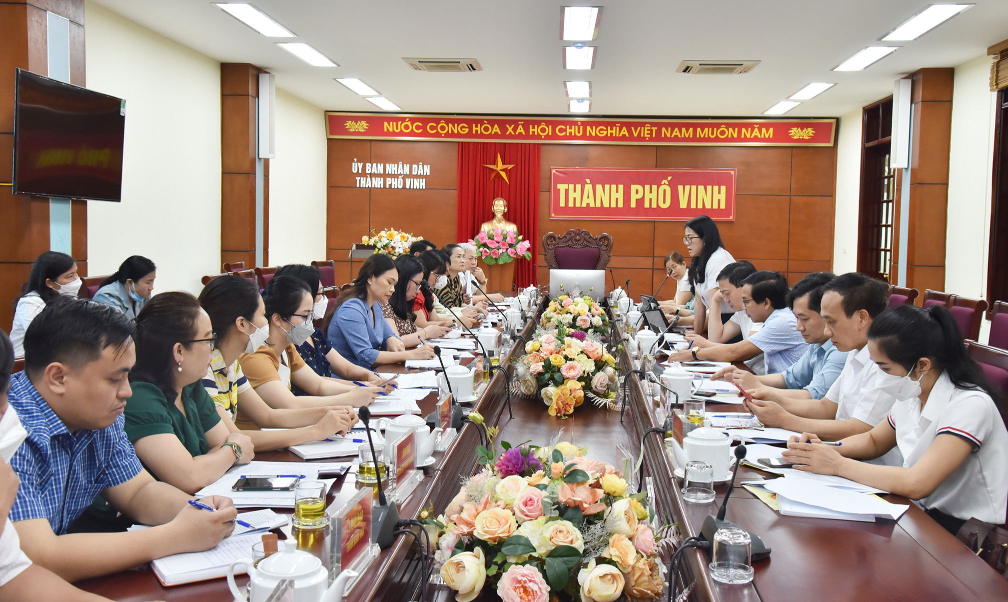 Dự cuộc làm việc có đồng chí Trần Thị Cẩm Tú - Phó Chủ tịch UBND thành phố Vinh cùng đại diện lãnh đạo các phòng, ban. Ảnh: Thanh Lê