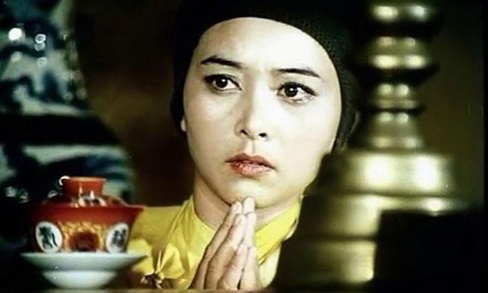 Ni cô Huyền Trang trong tác phẩm điển ảnh kinh điển Biệt Động Sài Gòn đao diễn Long Vân.