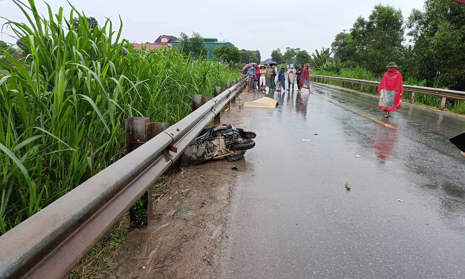 Hịện trường vụ tai nạn. Ảnh: Nguyễn Trần