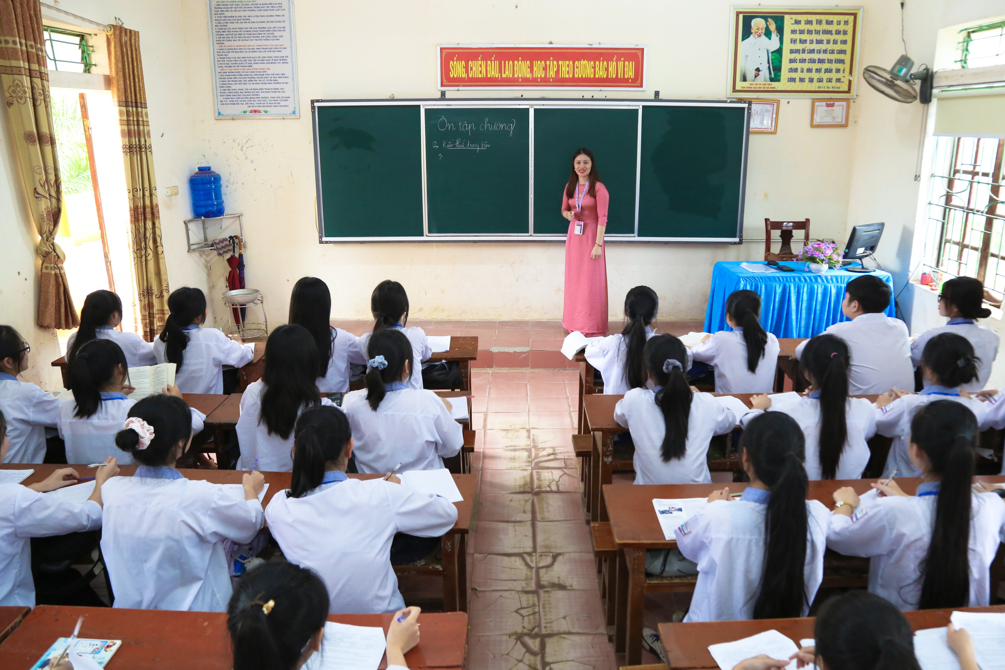 Với đội ngũ giáo viên giàu kinh nghiệm và nhiệt huyết, trong nhiều năm qua trường luôn đạt nhiều thành tích xuất sắc trong dạy và học. Ảnh: Đình Tuyên