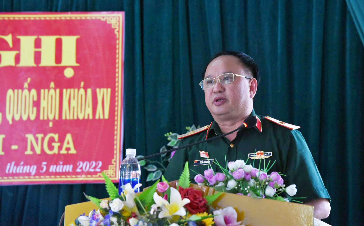 Thiếu tướng Trần Đức Thuận - Ủy viên Thường trực Ủy ban Quốc phòng và An ninh của Quốc hội trực tiếp làm rõ quan tâm của cử tri xoay quanh chiến sự tại Ukraine và tác động đến nền kinh tế Việt Nam. Ảnh: TG