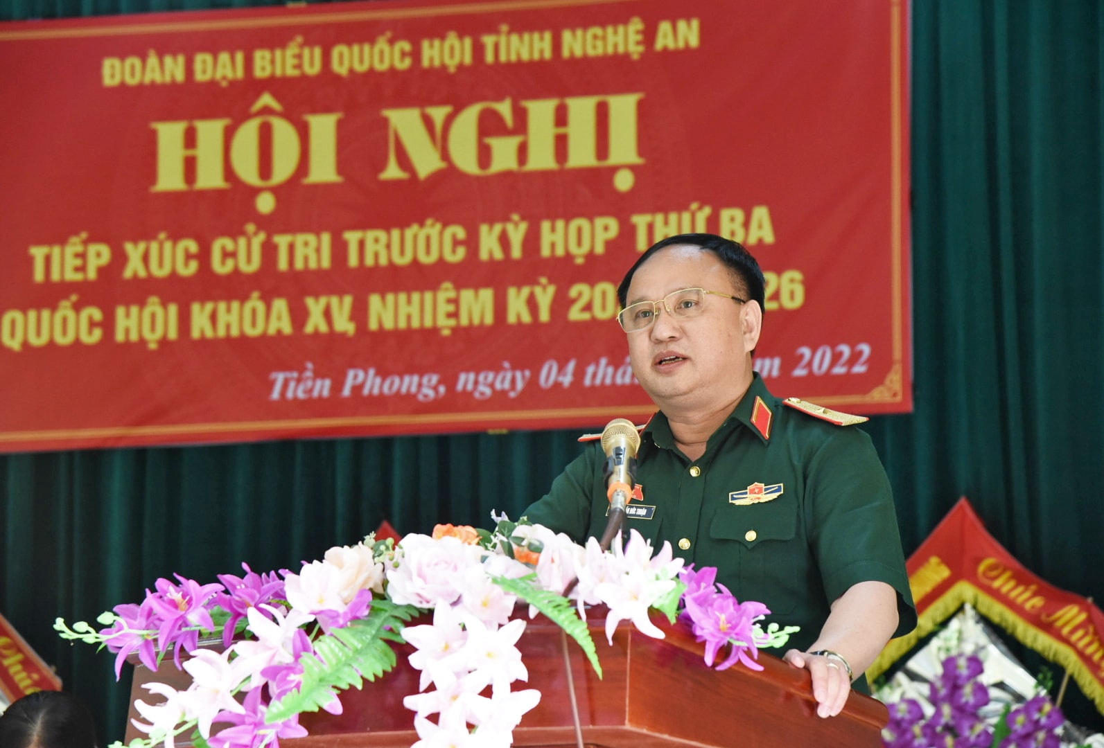 Thiếu tướng Trần Đức Thuận - Ủy viên Thường trực Ủy ban Quốc phòng và An ninh của Quốc hội đã thông tin đến cử tri dự kiến nội dung và chương trình kỳ họp thứ 3. Ảnh: TG