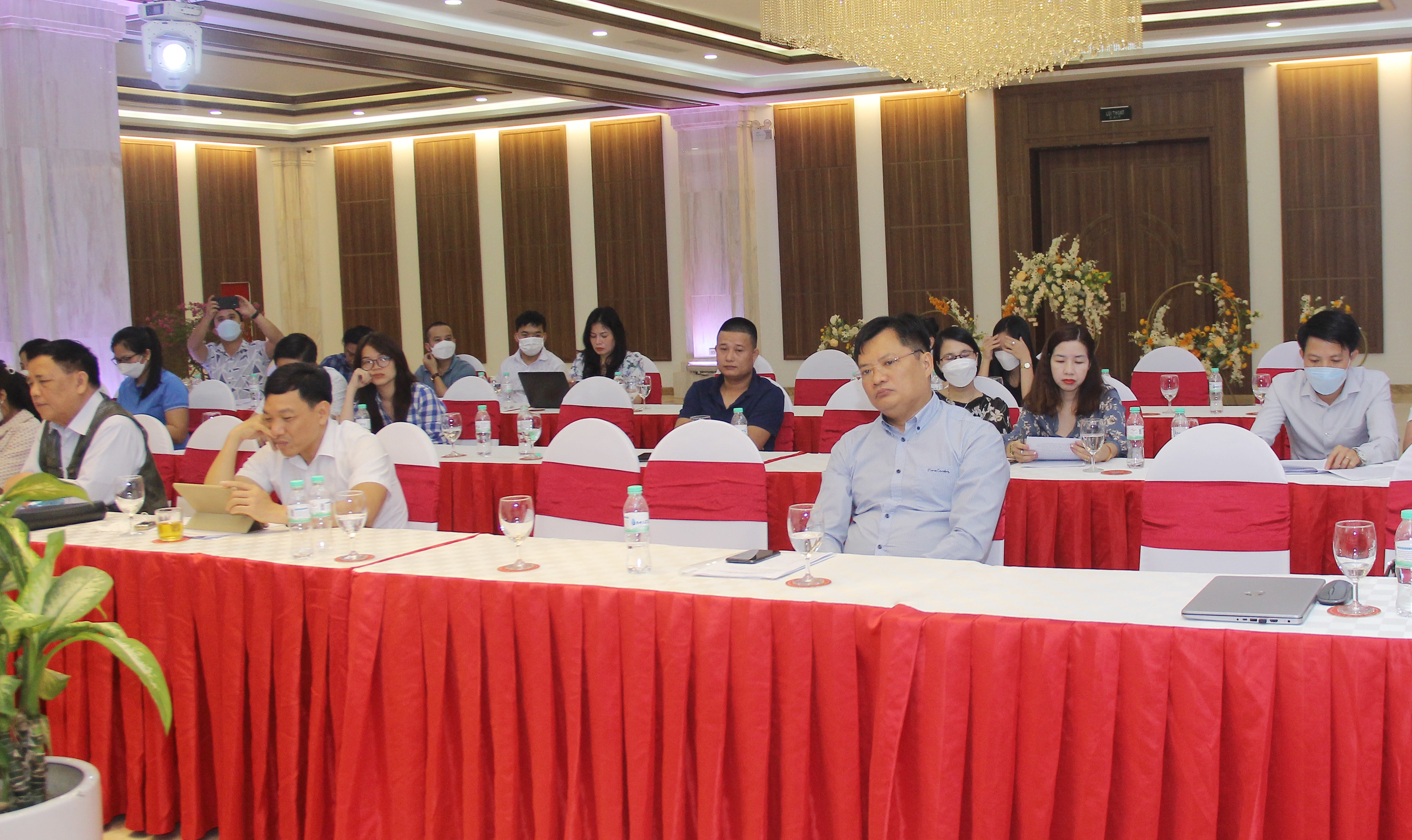 Lãnh đạo các ngành và cơ quan báo chí tham gia giao ban. Ảnh: Mai Hoa