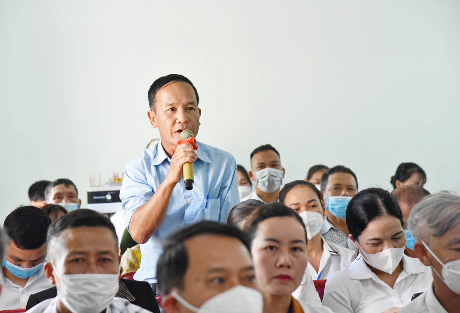 Cử tri xã Nghĩa Đức nêu những băn khoăn quanh vấn đề sản xuất nông nghiệp. Ảnh: TG