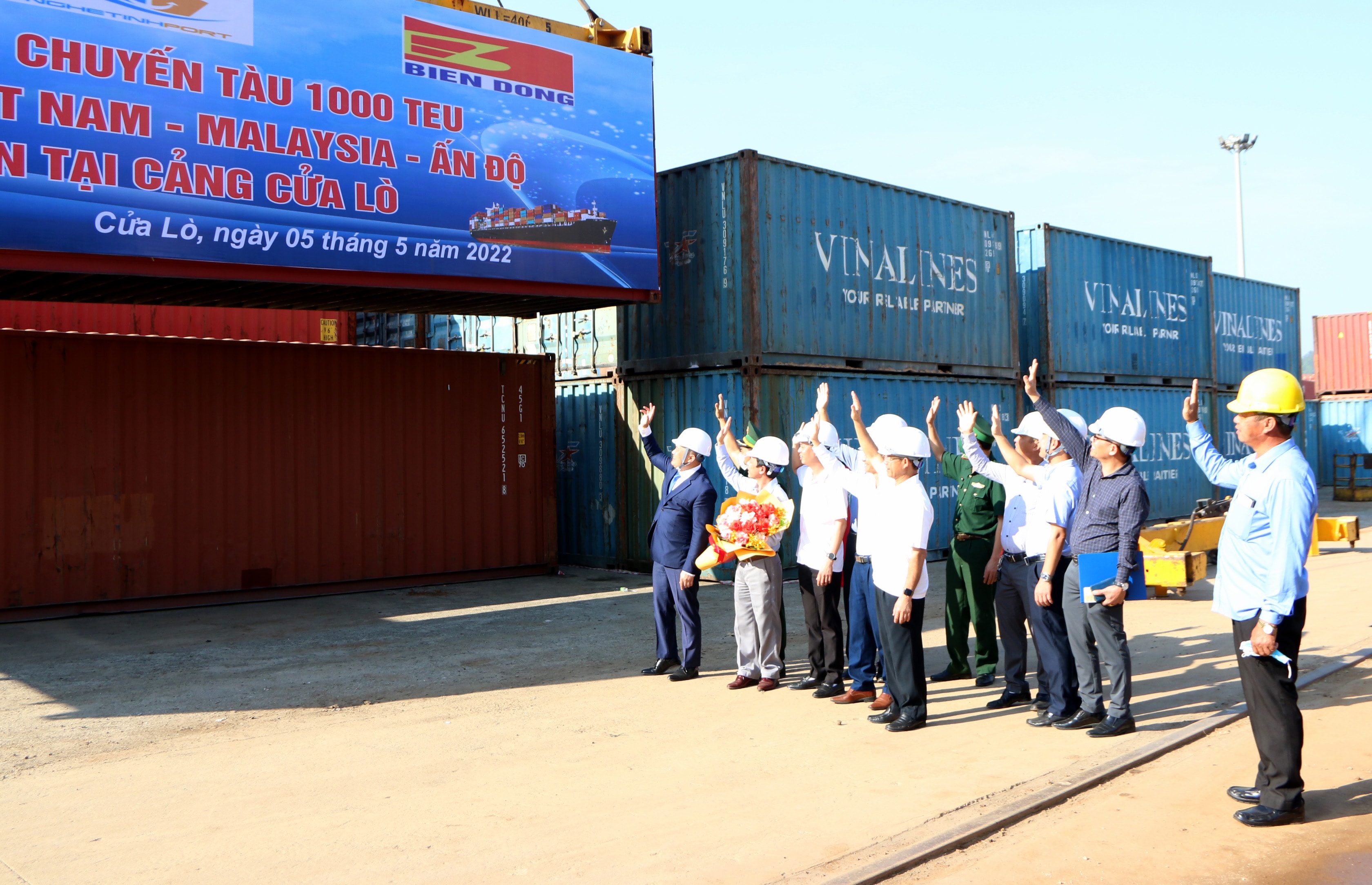 Chuyến tàu vận chuyển container đi quốc tế 