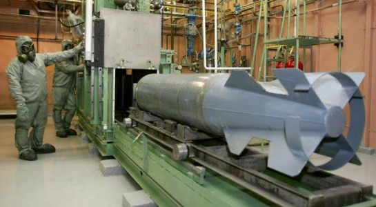  Quân đội Nga tiêu hủy vũ khí hóa học nạp trong bom. Ảnh: TASS