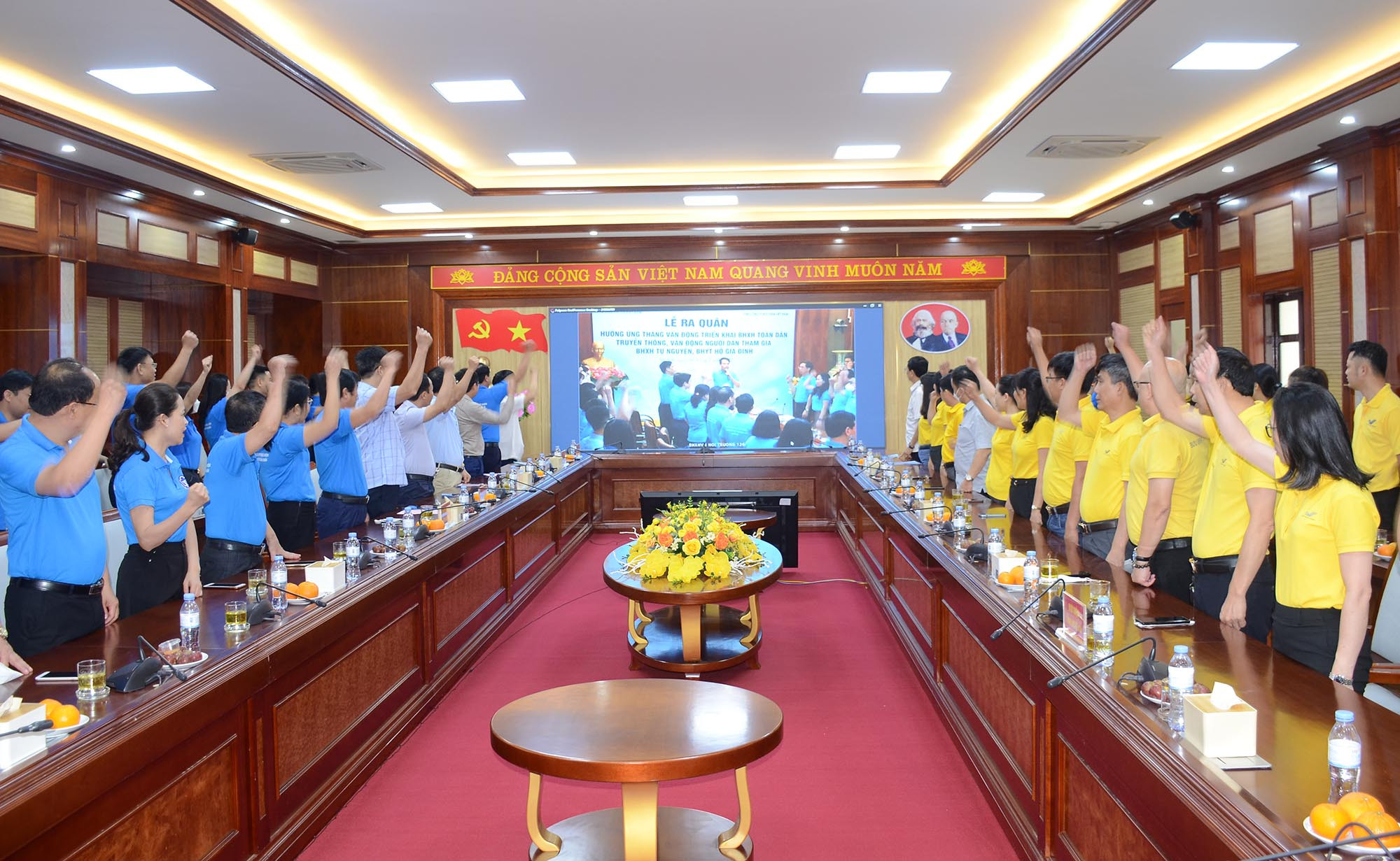 Điểm cầu Nghệ An hưởng ứng lời phát động của Tổng Giám đốc BHXH Việt Nam. Ảnh: Thành Chung