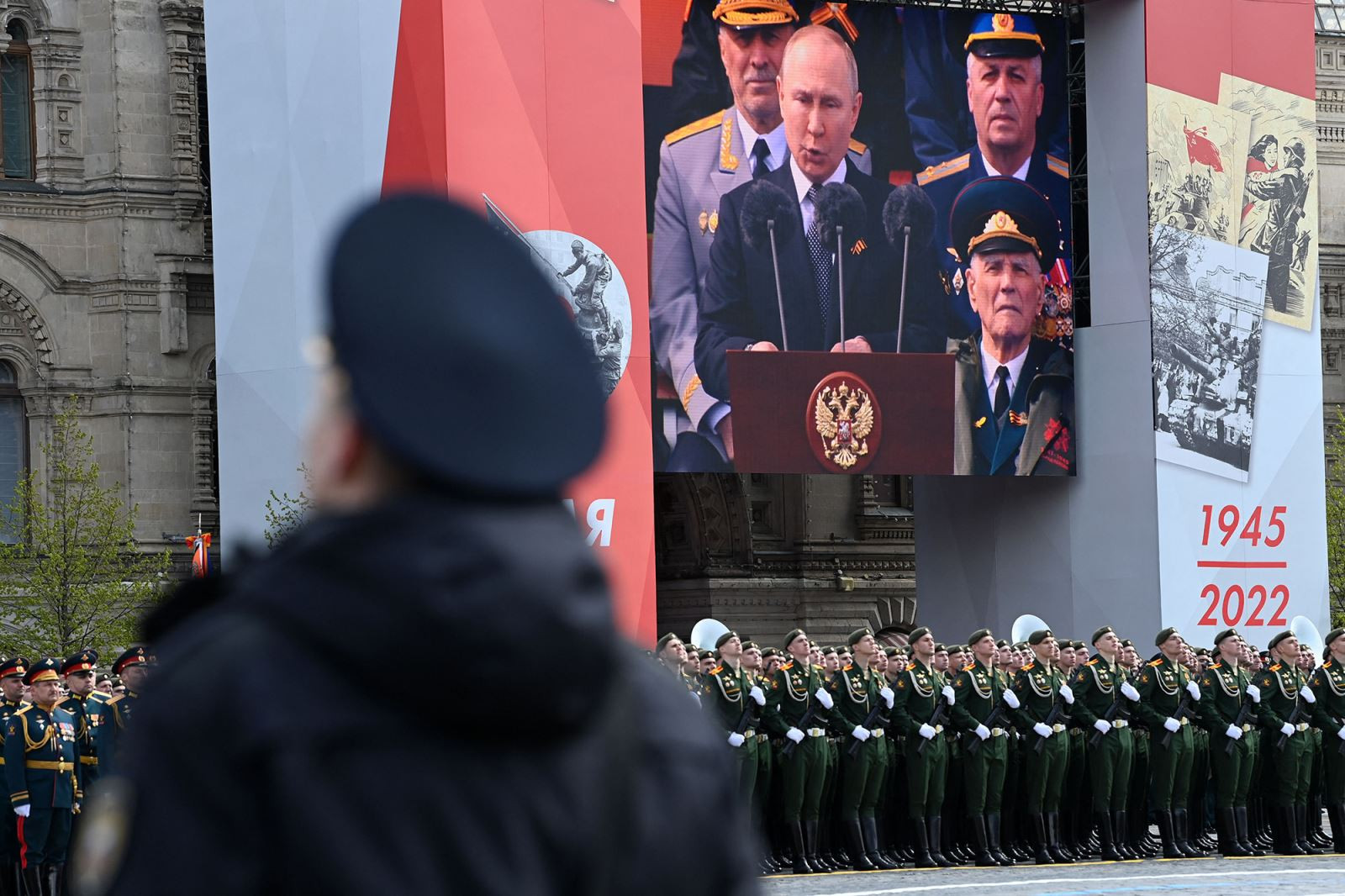 Tổng thống Nga Vladimir Putin có bài phát biểu tại lễ diễu binh. Ảnh: Reuters Lực lượng hỗ trợ khẩn cấp Nga tham gia diễu binh. Ảnh: AFP