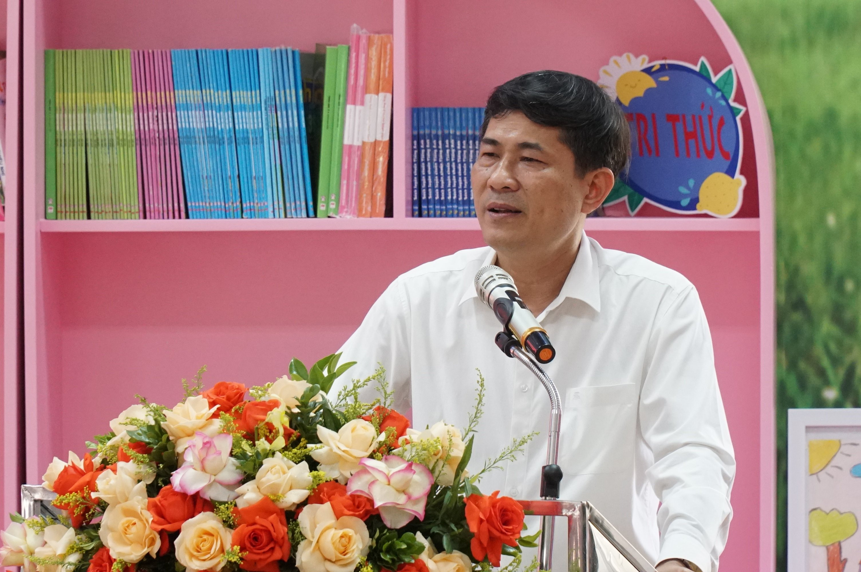 Giám đốc Sở Giáo dục và Đào tạo Thái Văn Thành phát biểu tại buổi lễ. Ảnh: MH