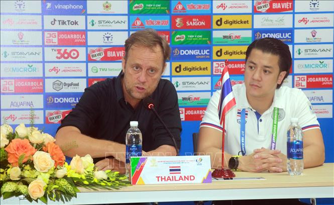 HLV Alexandre Polking của U23 Thái Lan tại buổi họp báo. Ảnh: Văn Đạt/TTXVN