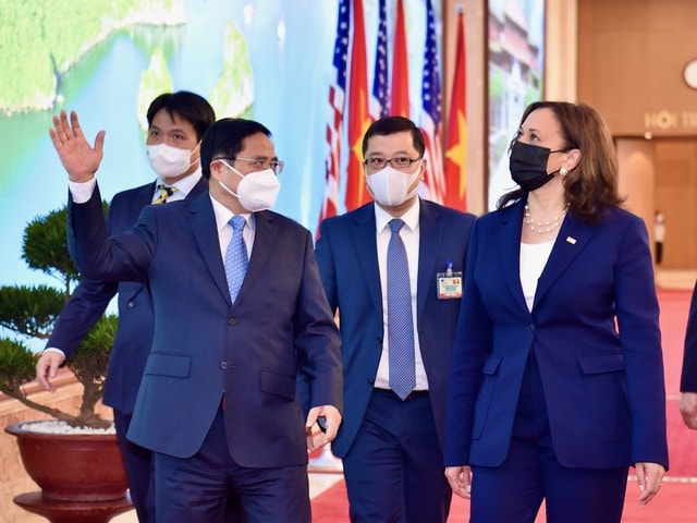 Thủ tướng Phạm Minh Chính tiếp Phó Tổng thống Hoa Kỳ Kamala Harris trong chuyến thăm Việt Nam, ngày 25/8/2021.