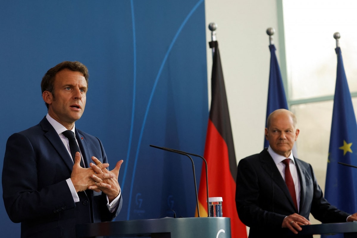 Tổng thống Pháp và Thủ tướng Đức, Olaf Scholz tại Berlin ngày 9/5. Ảnh: Reuters