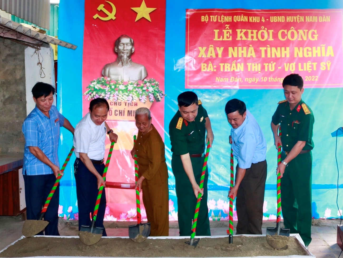 Lễ khởi công xây dựng nhà tình nghĩa cho bà Trần Thị Tứ