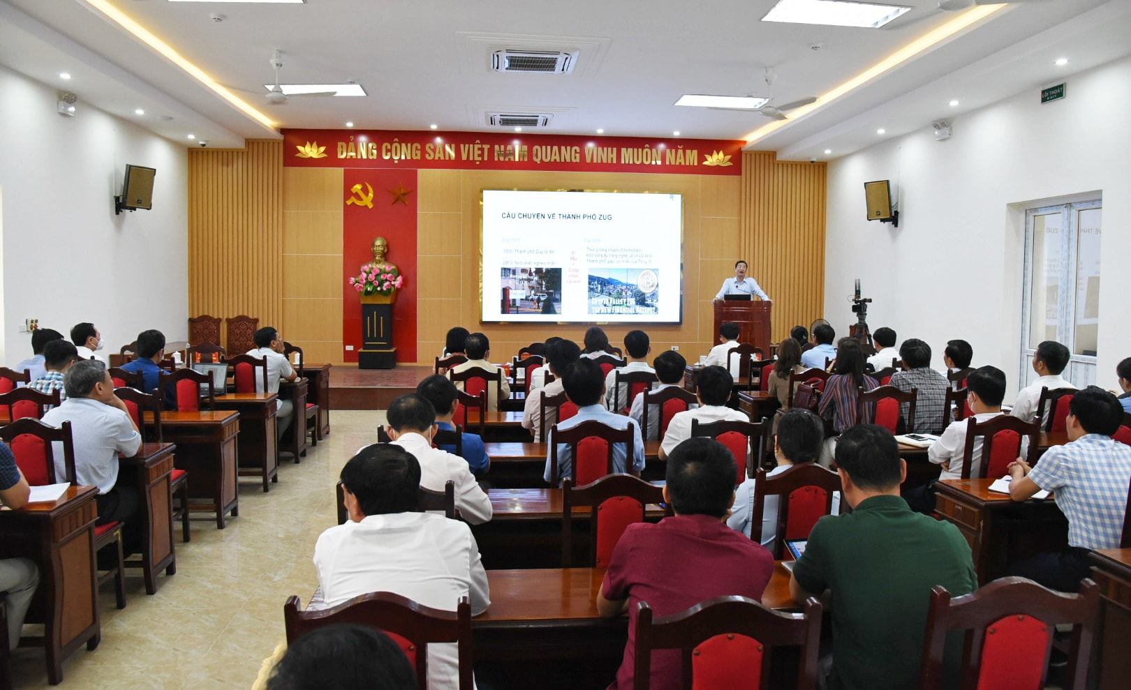 Quang cảnh tại điểm cầu chính. Hội nghị được truyền trực tiếp tới 169 điểm cầu của 63 tổ chức cơ sở đảng, với hơn 5.500 cán bộ, đảng viên và quần chúng trong toàn Đảng bộ tham dự. Ảnh: TG