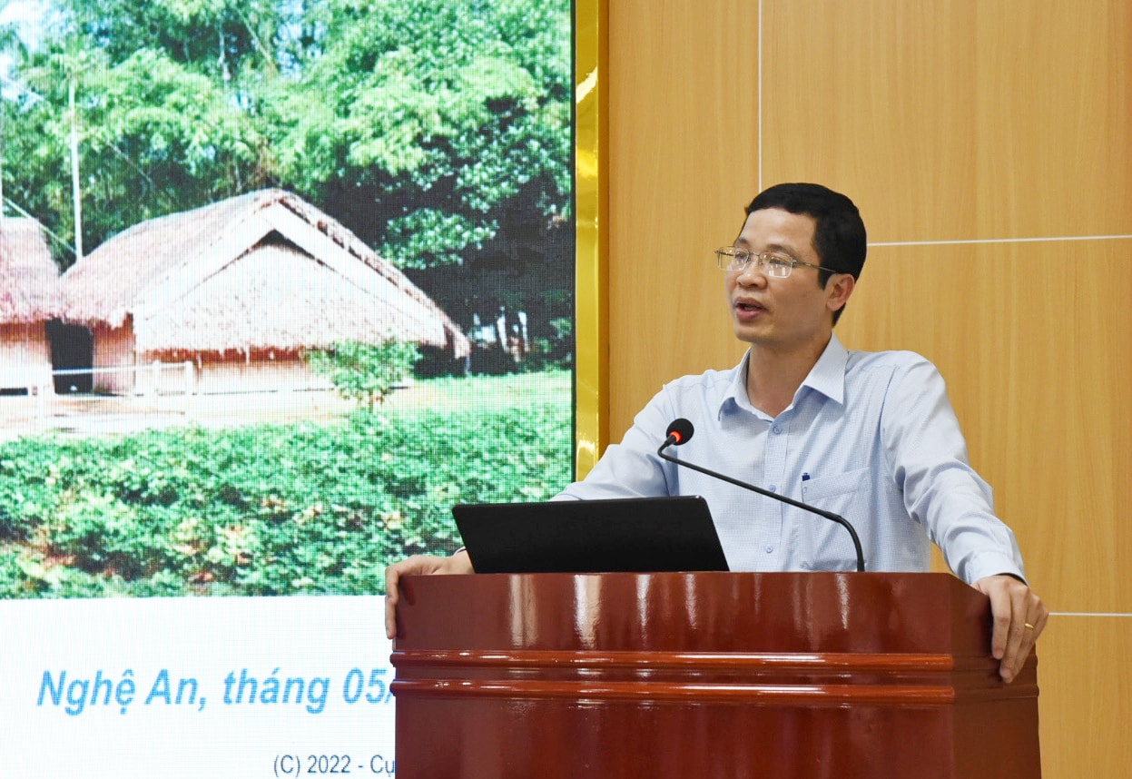 Thạc sỹ Nguyễn Phú Tiến - Phó Cục trưởng Cục Tin học hóa, Bộ Thông tin và Truyền thông báo cáo chuyên đề 
