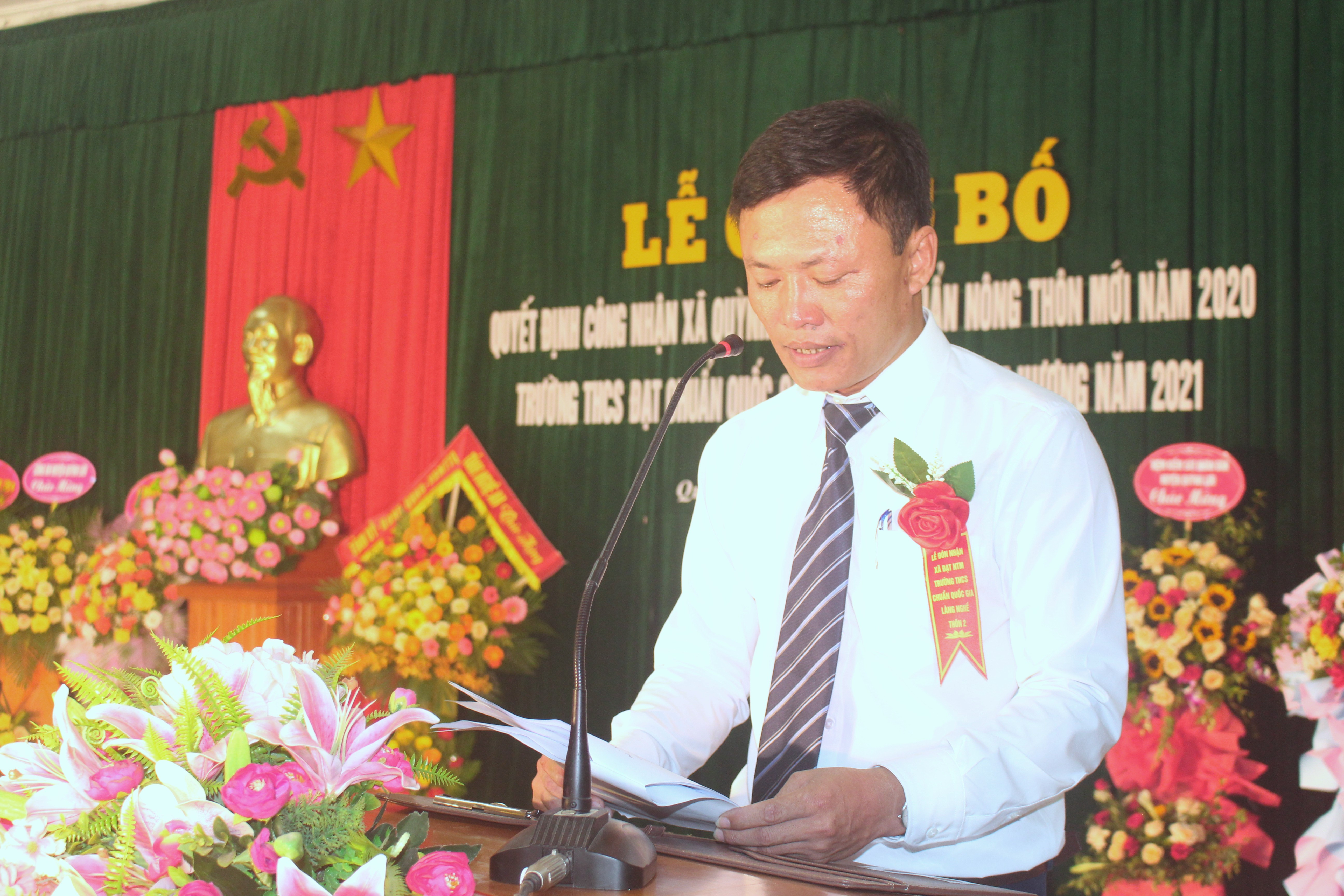 Đ/c Lê Văn Nga – Chủ tịch UBND xã Quỳnh Thắng báo cáo kết quả xây dựng Nông thôn mới. Ảnh: Việt Hùng