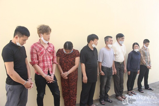 11 đối tượng tại Cơ quan Cảnh sát điều tra Công an huyện Diễn Châu. Ảnh tư liệu: Hồng Ngọc