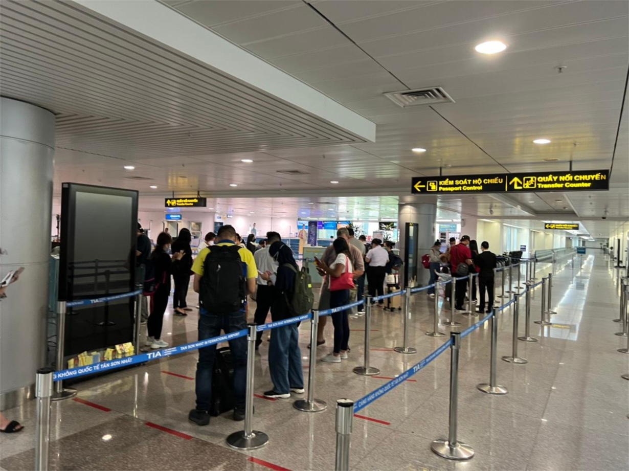 Khu vực khách nhập cảnh tại sân bay Tân Sơn Nhất, tháng 4/2022. 