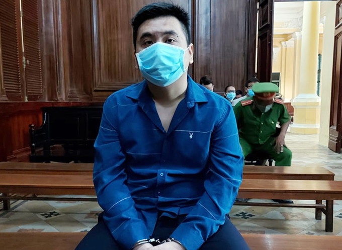 Bị cáo Phong trong lần ra tòa hồi tháng 4/2021. Ảnh: Hải Duyên