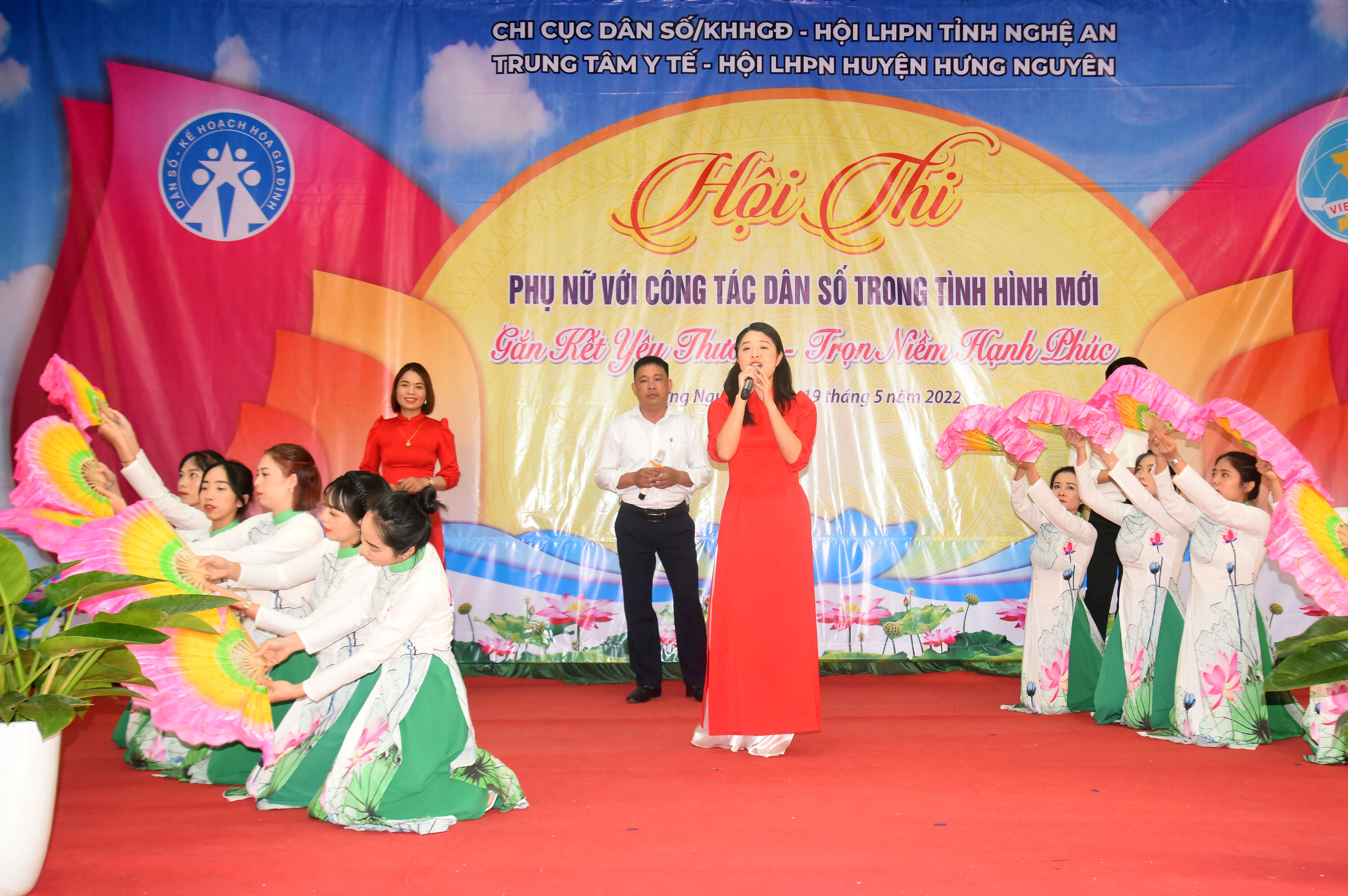 Phần giới thiệu của các đội chơi. Ảnh: MH