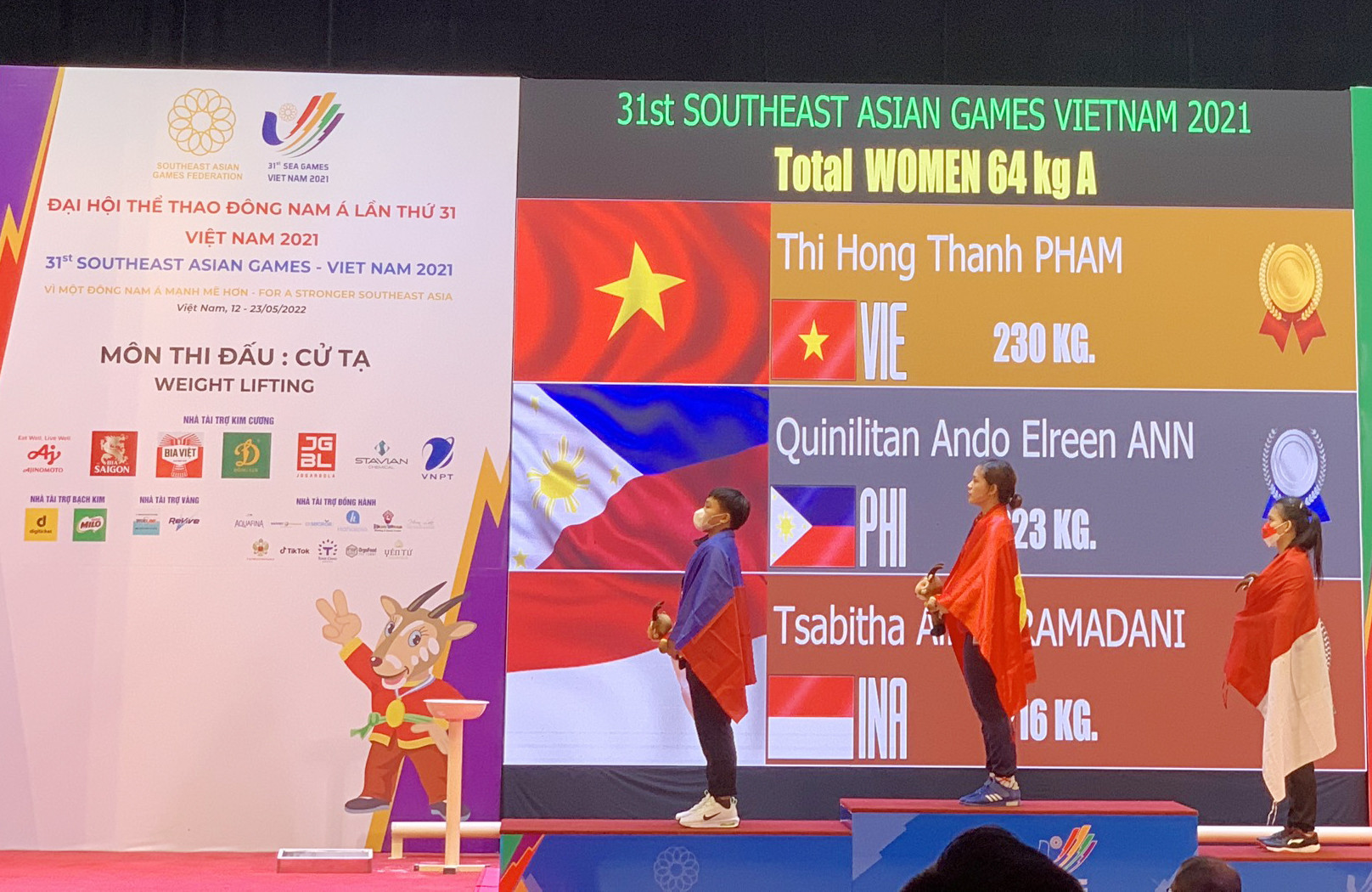 Phạm Thị Hồng Thanh giành huy chương Vàng SEA Games 31 ở môn cử tạ. Ảnh: NVCC