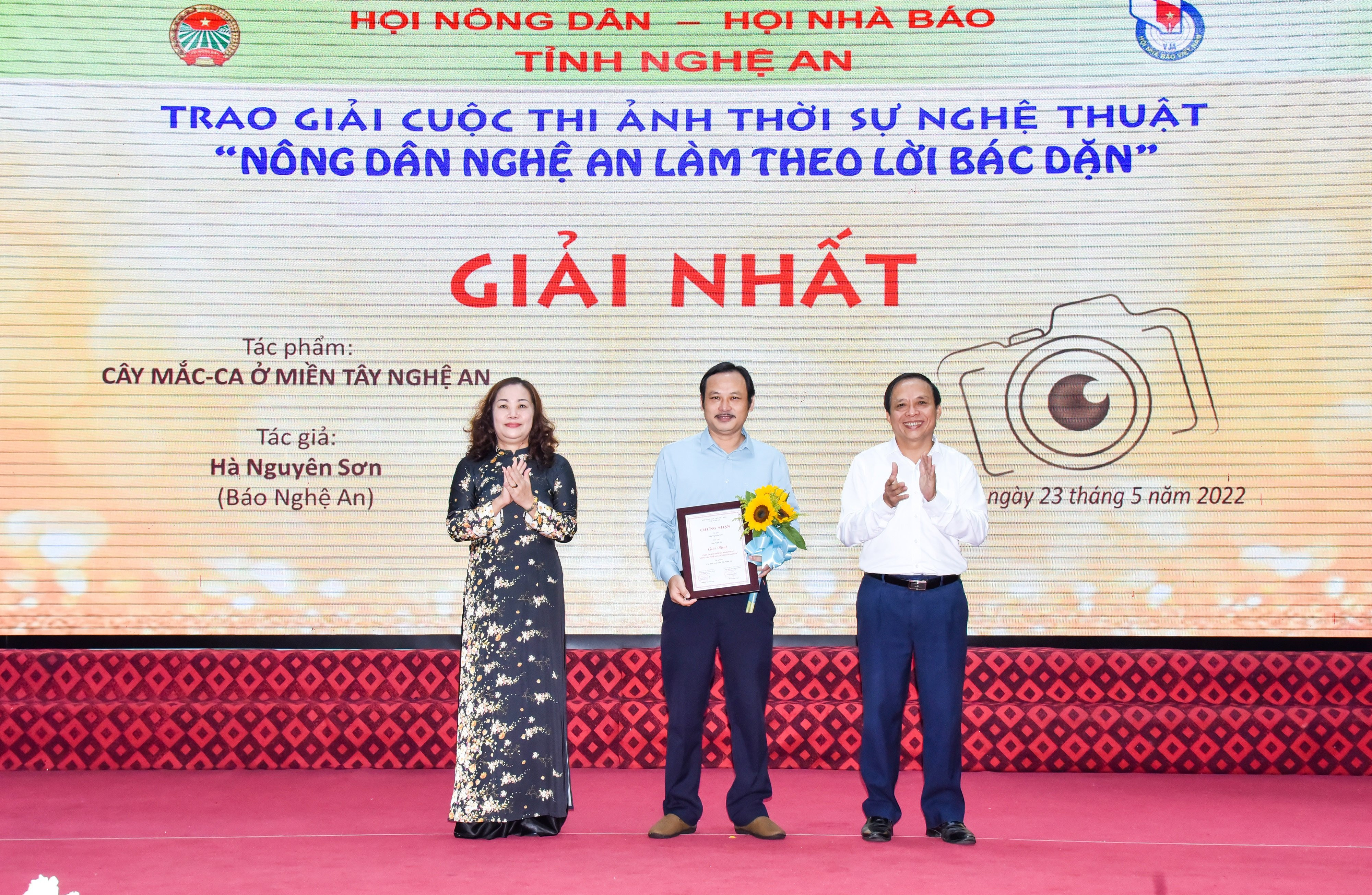 Trao giải Nhất cho tác giả Hà Nguyên Sơn - Báo Nghệ An