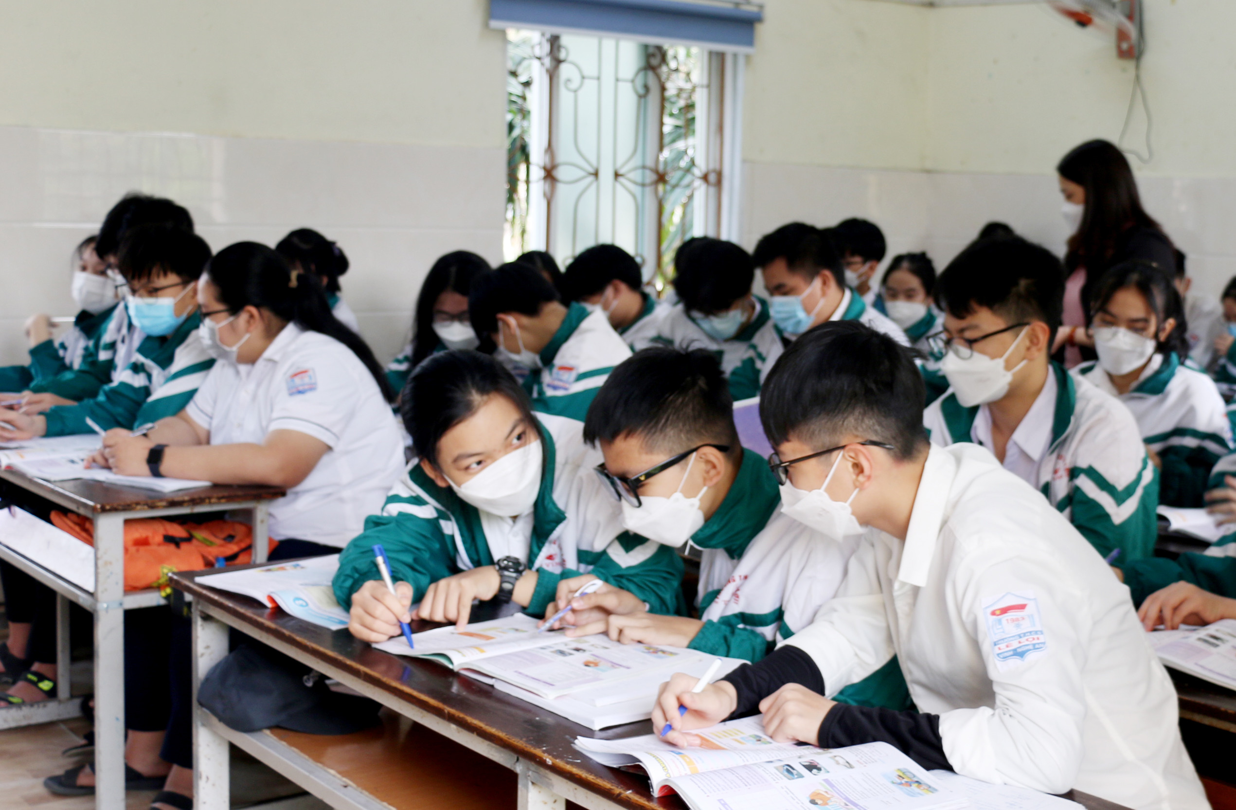 Tiết ôn tập của học sinh lớp 9 Trường THCS Lê Lợi - thành phố Vinh. Ảnh: MH