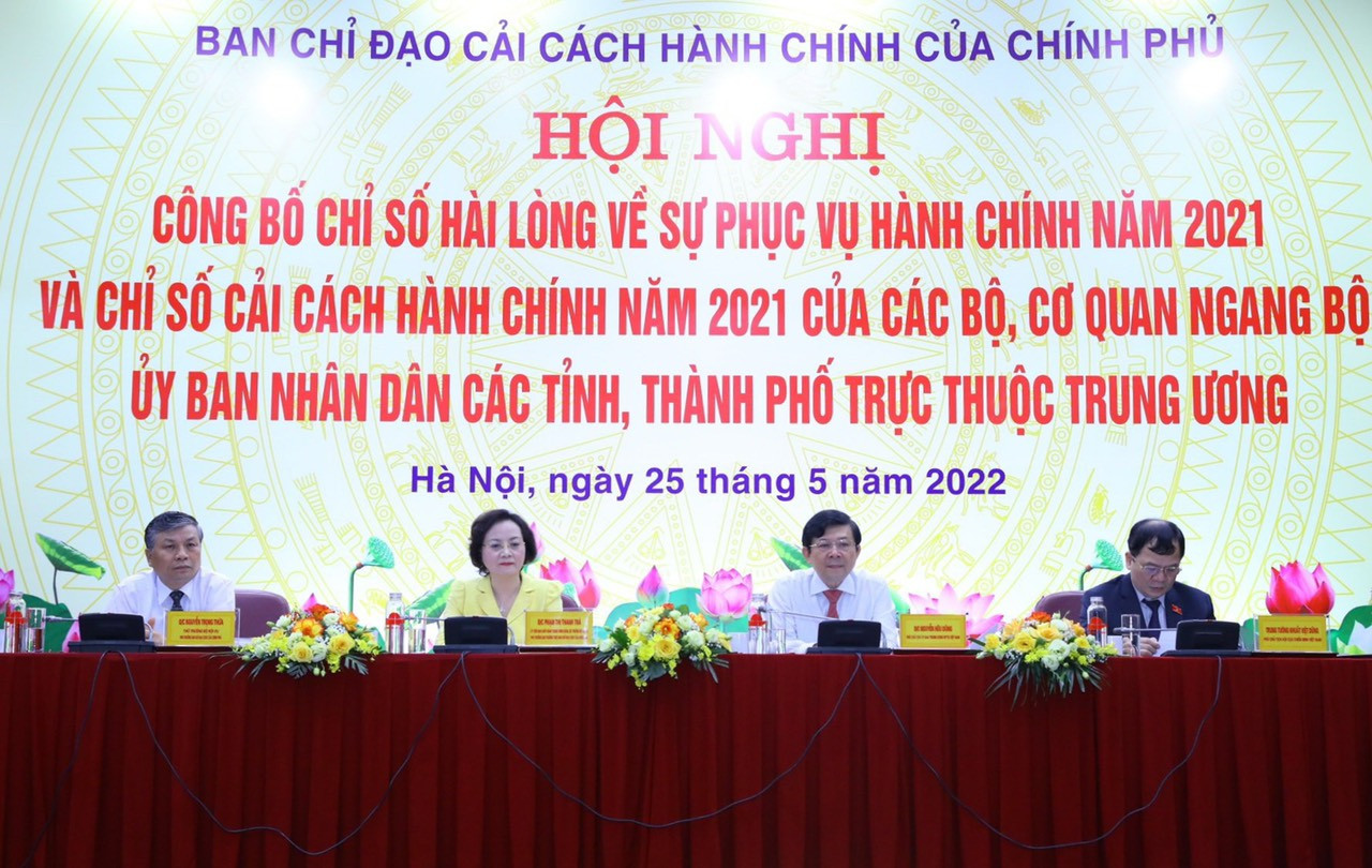 Các đồng chí chủ trì hội nghị.