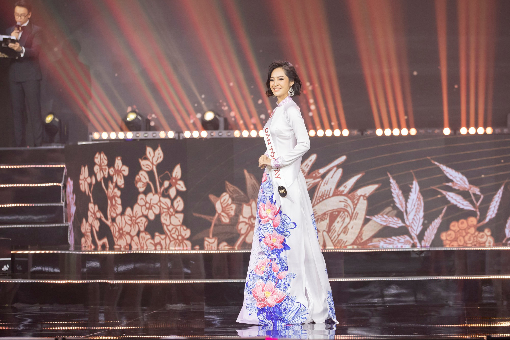 Nhan sắc xinh đẹp của Nông Thúy Hằng - mỹ nhân Tày đầu tiên đăng quang Hoa hậu các dân tộc Việt Nam 2022 - Ảnh 3.