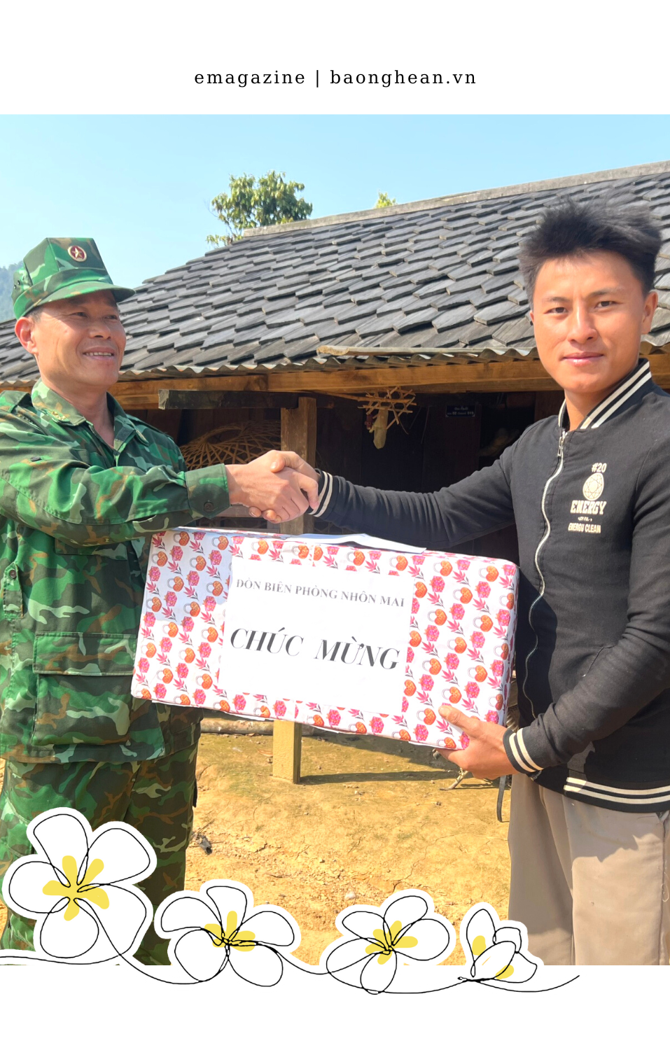 Đồn biên phòng Nhôn Mai (Tương Dương) tặng quà cho dân bản và tổ công tác của Đại đội 217 đóng quân tại bản Tằng Sầu, huyện Mường Quắn (Lào). Ảnh: CSCC