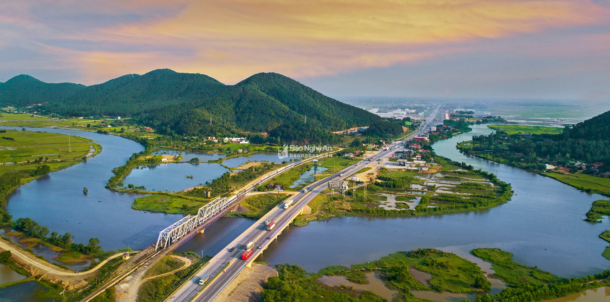 Quang cảnh cầu Cấm (Nghi Lộc). Ảnh: Nguyễn Thanh Hải