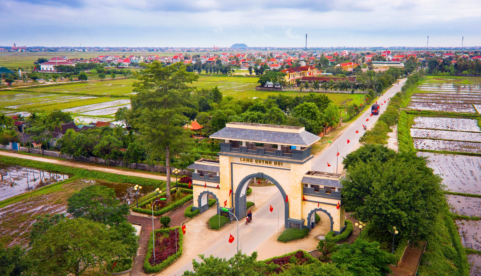 Đường về làng Quỳnh (xã Quỳnh Đôi, Quỳnh Lưu). Ảnh: Nhật Thanh