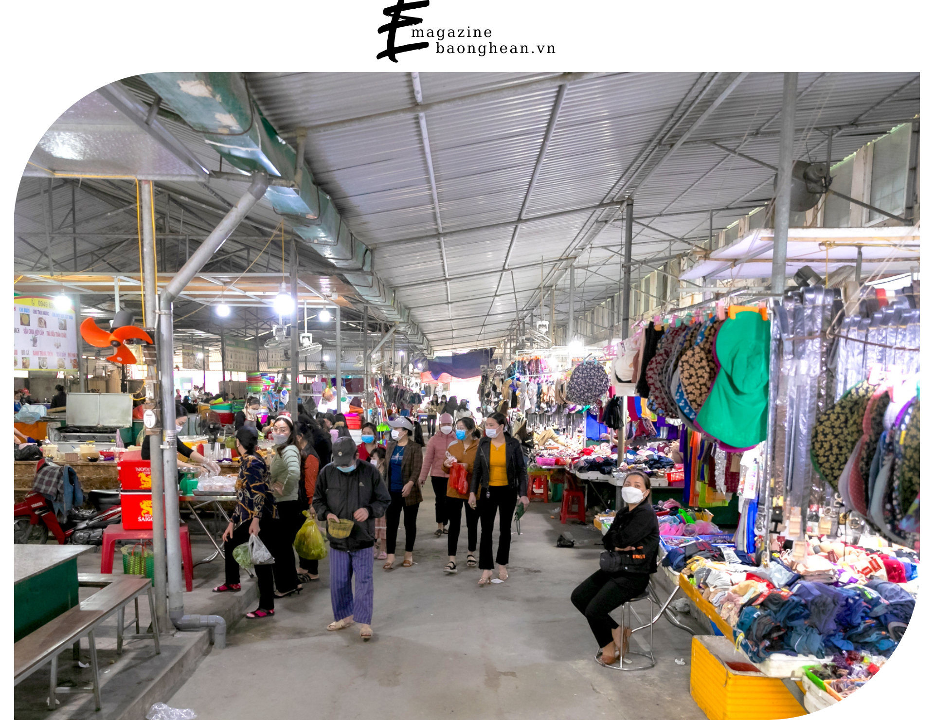 Khu chợ ở Cửa Lò vắng bóng các sản phẩm OCOP của địa phương. Ảnh: Công Kiên