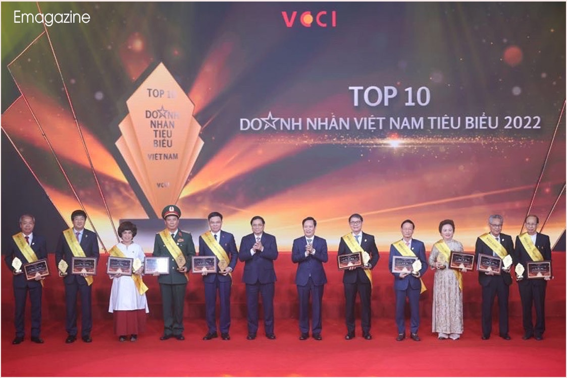 Bà Thái Hương là 1 trong 10 doanh nhân được vinh danh Top 10 Doanh nhân tiêu biểu nhất.