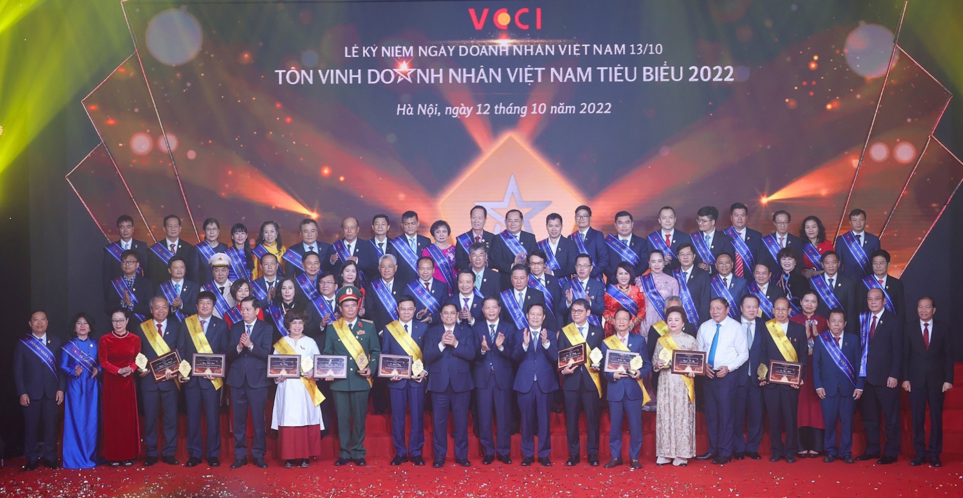 Tại buổi lễ kỷ niệm ngày Doanh nhân Việt Nam, có 60 doanh nhân được vinh danh Doanh nhân tiêu biểu.