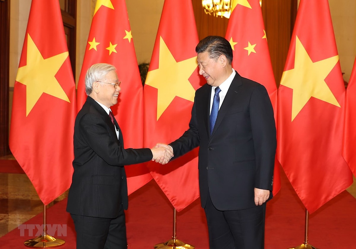 Chuyến thăm Trung Quốc của Tổng bí thư diễn ra vào thời điểm Việt - Trung chuẩn bị kỷ niệm 67 năm ngày thiết lập quan hệ ngoại giao. Trong ảnh: Tổng Bí thư, Chủ tịch nước Trung Quốc Tập Cận Bình đón Tổng Bí thư Nguyễn Phú Trọng tại Đại lễ đường Nhân dân, tháng 1/2017. Ảnh: TTXVN