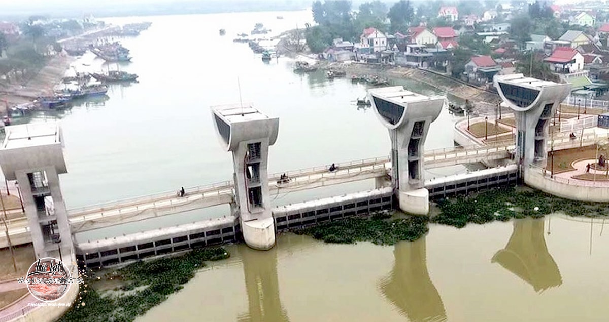 Cống Diễn Thành (Diễn Châu) giảm ngập cho huyện Yên Thành và Diễn Châu. Ảnh: Trân Châu