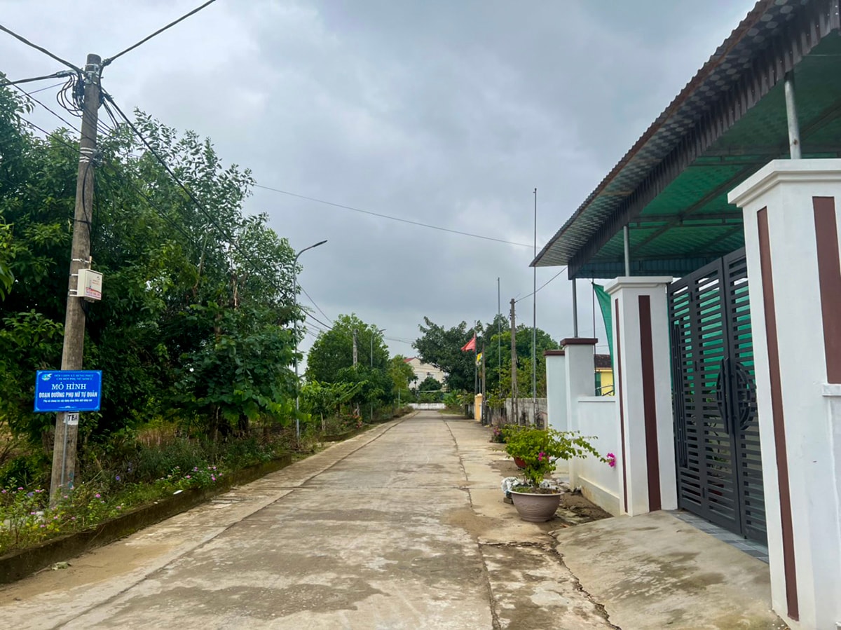 Đường đi lối lại ở xóm 2 xã Hưng Phúc (Hưng Nguyên) được bê tông hóa khang trang sạch đẹp. Ảnh: K.L