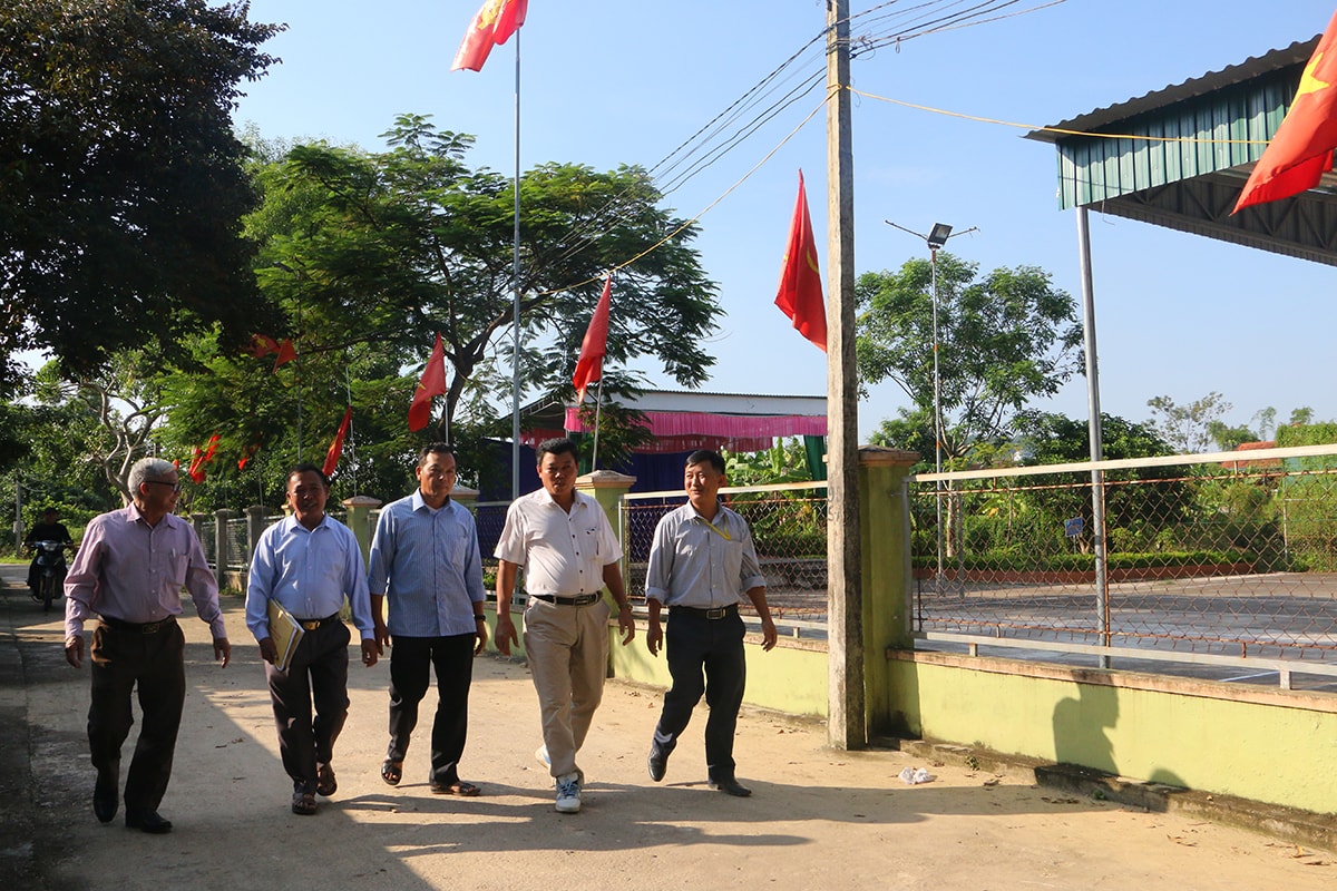 Nhờ làm tốt công tác hòa giải, người dân thôn 4, xã Lĩnh Sơn (Anh Sơn) đoàn kết đồng thuận xây dựng NTM. Ảnh: Q.A