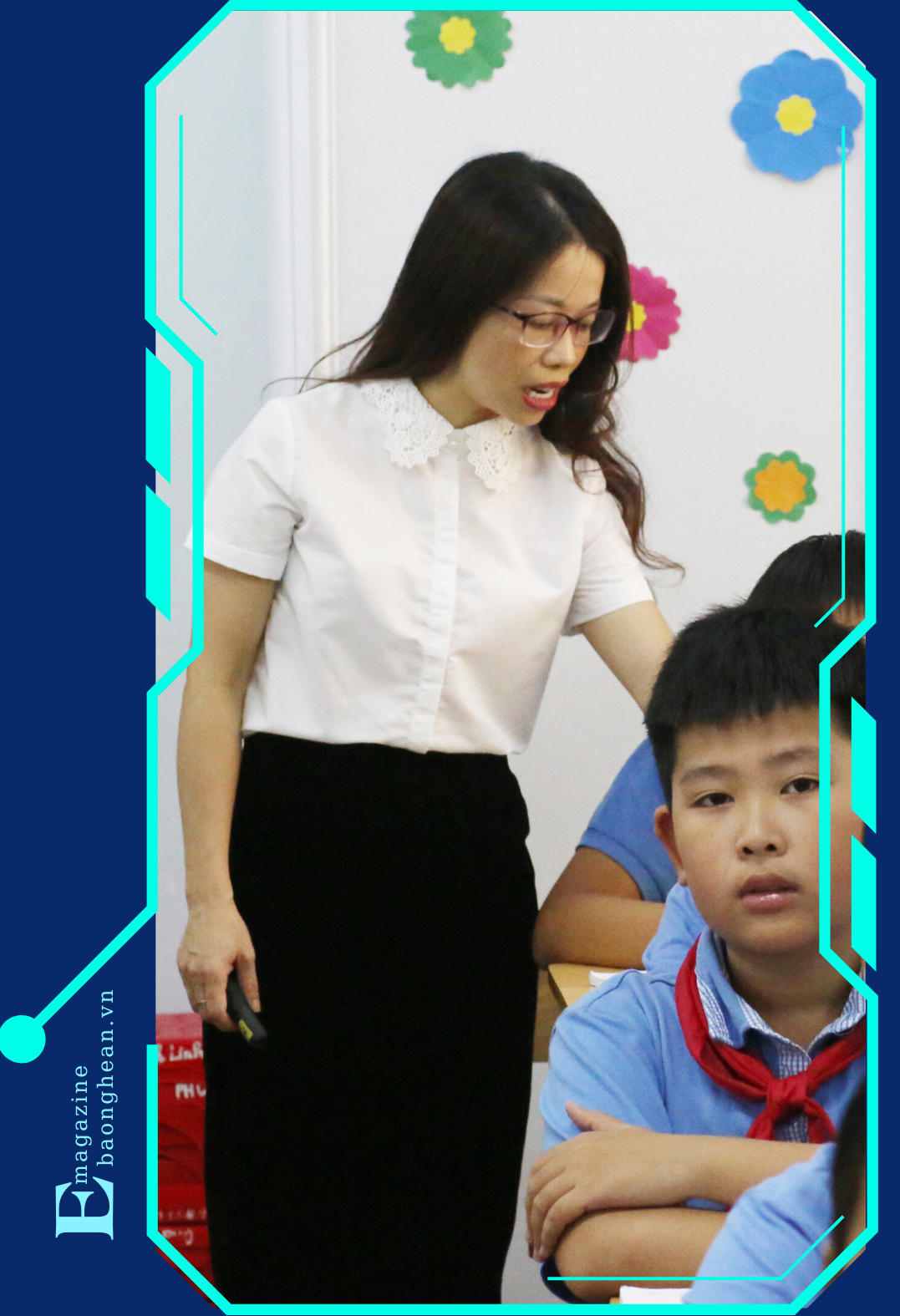 Cô giáo Dương Thắm Ngà và học sinh lớp 7 Trường THCS Đặng Thai Mai (TP. Vinh)