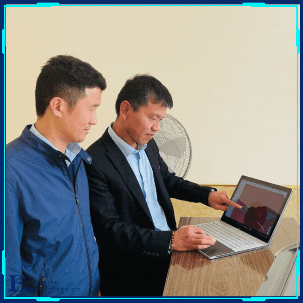 Thầy giáo Chu Viết Tấn và thầy giáo Nguyễn Đình Khanh - Trường THPT Hoàng Mai là những người tiên phong ứng dụng thông tin trong công tác ứng dụng công nghệ thông tin trong giảng dạy