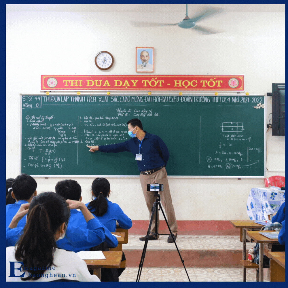 Những tiết học vừa được dạy theo hình thức trực tuyến và trực tiếp được sử dụng thường xuyên trong thời điểm dịch Covid -19 bùng phát 