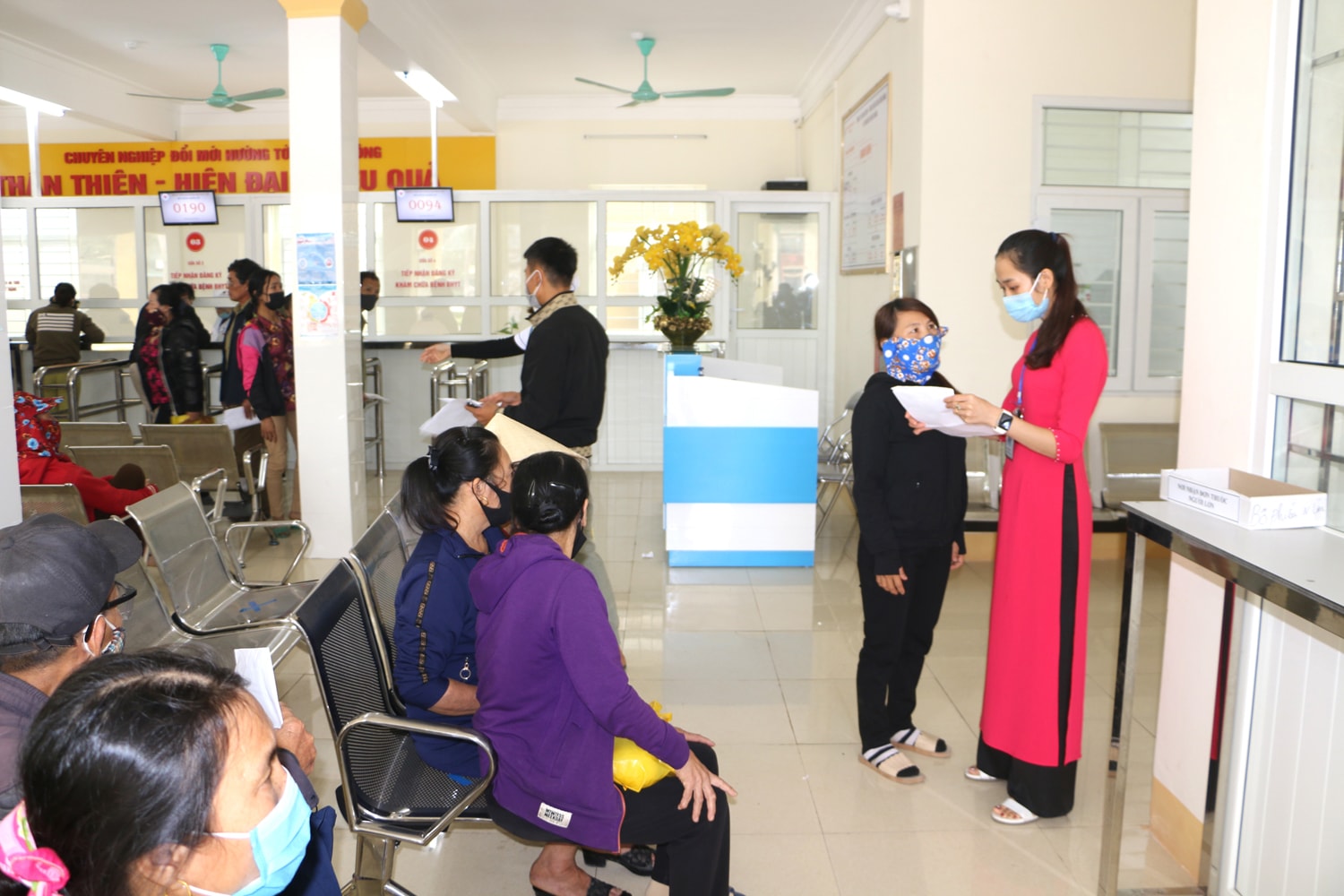 Chất lượng khám chữa bệnh tại các Bệnh viện công đang bị ảnh hưởng bởi bất cập trong cơ chế đấu thầu thuốc và vật tư y tế.