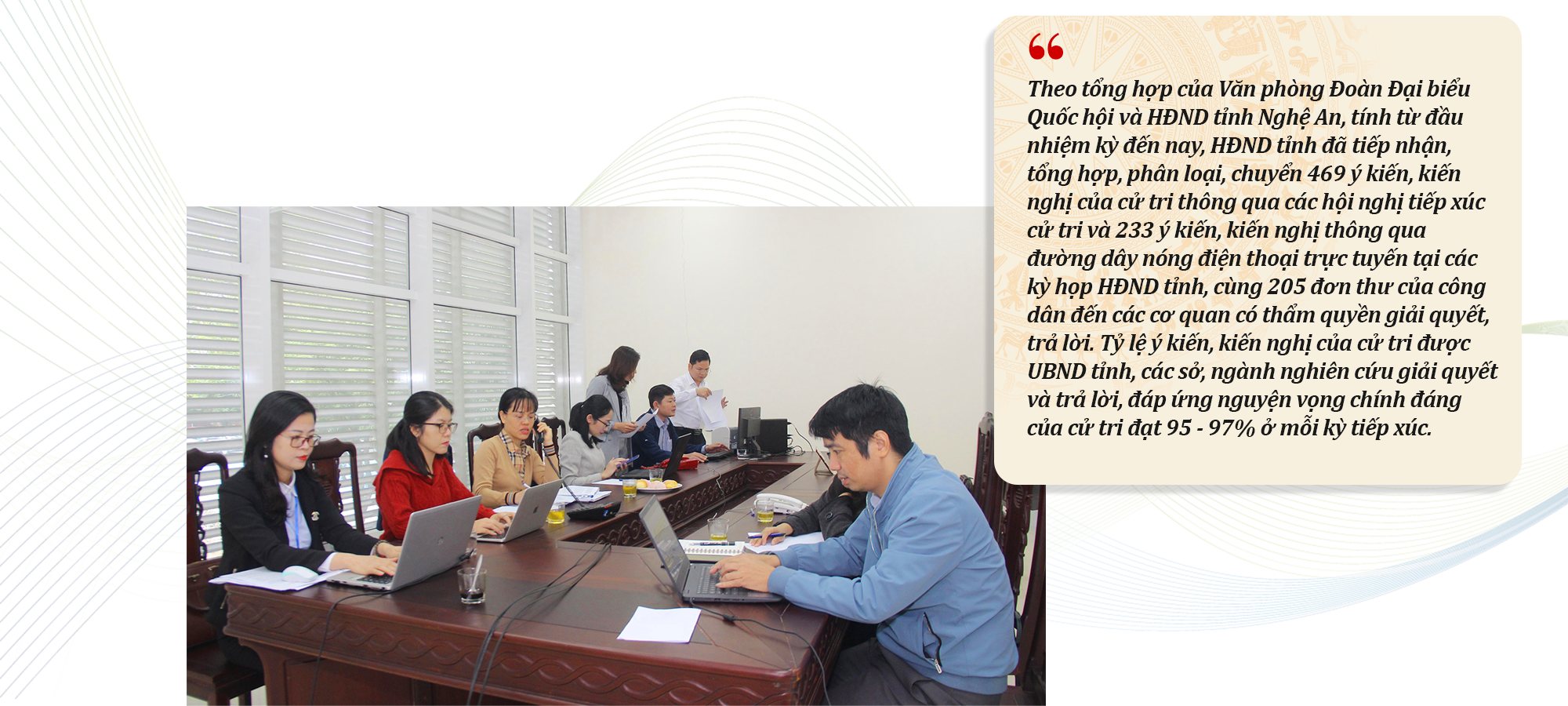 Bộ phận trực đường dây điện thoại trực tuyến tại kỳ họp thứ 11, HĐND tỉnh nhiệm kỳ 2021 - 2026.
