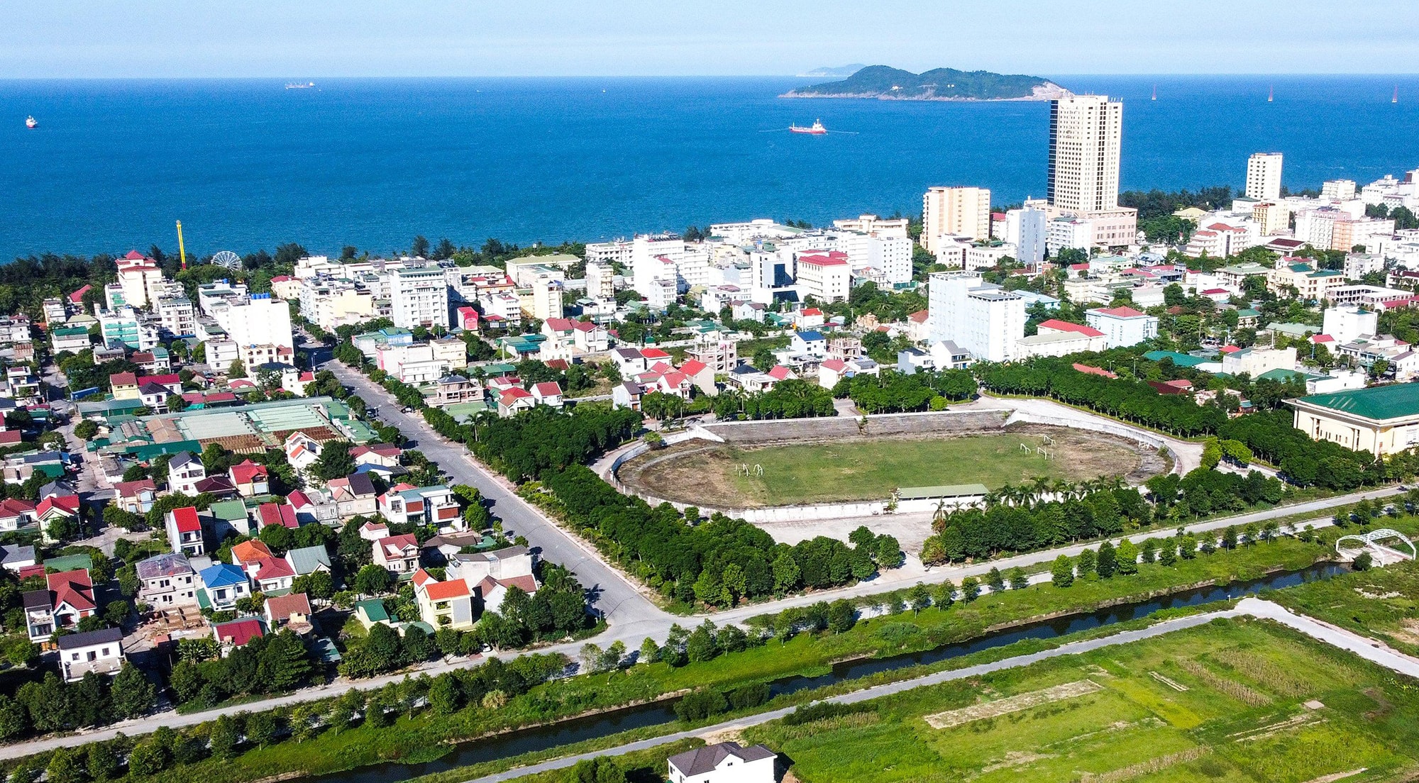Một góc thị xã Cửa Lò. Ảnh: Thành Cường