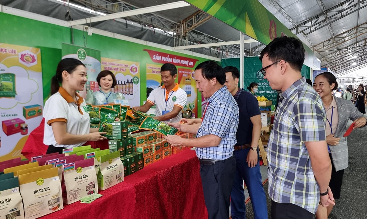 Gian hàng các sản phẩm tỉnh Nghệ An tại Hội nghị Kết nối cung - cầu giữa Thành phố Hồ Chí Minh và các tỉnh thành năm 2022. Ảnh: PV