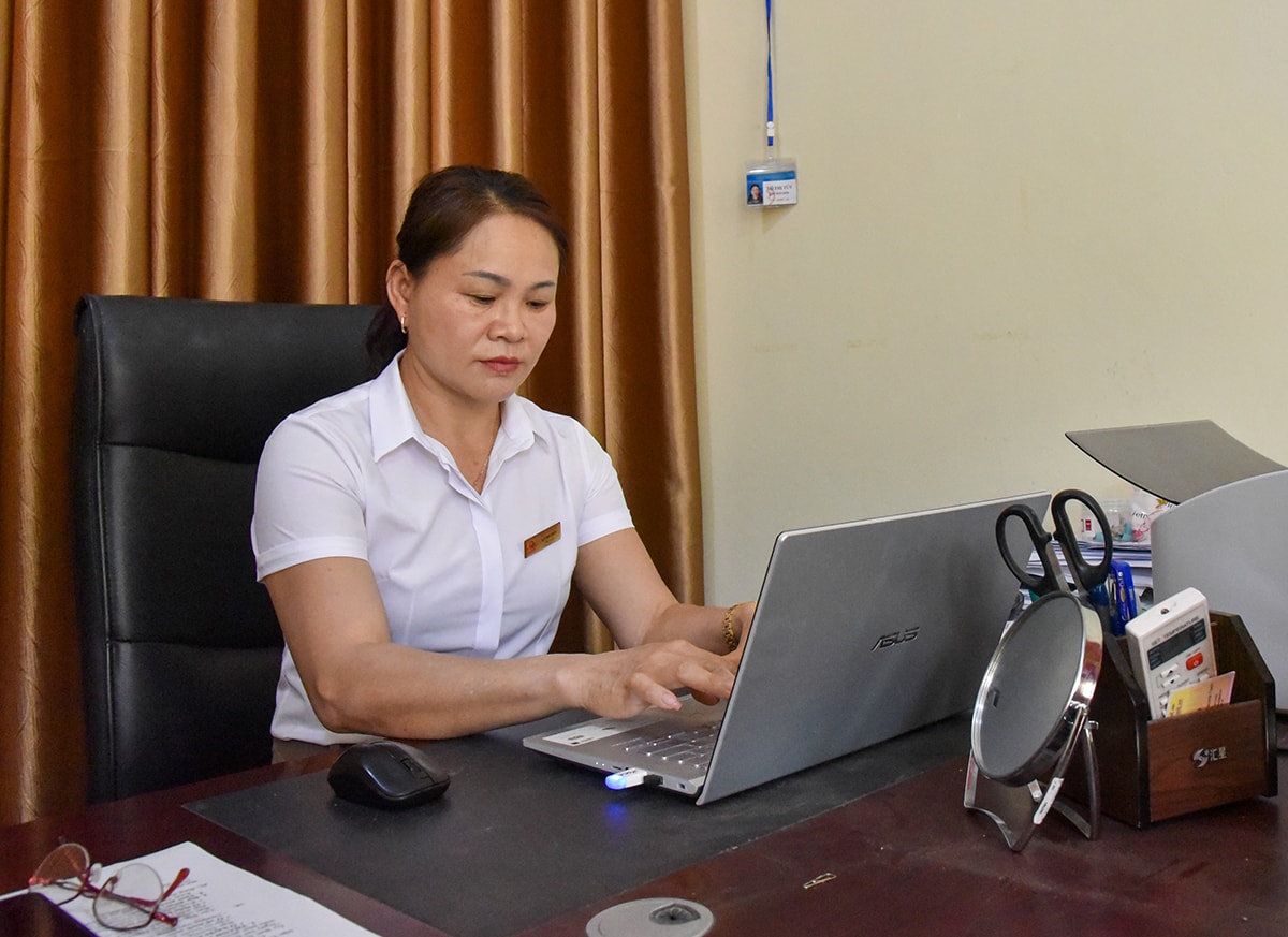 Chị Lô Thị Thủy - đại biểu HĐND huyện Con Cuông, Chủ tịch UBND xã Lạng Khê. Ảnh: H.T