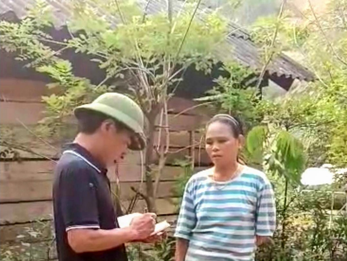 Chị Vi Thị Hạnh trao đổi với P.V Báo Nghệ An.